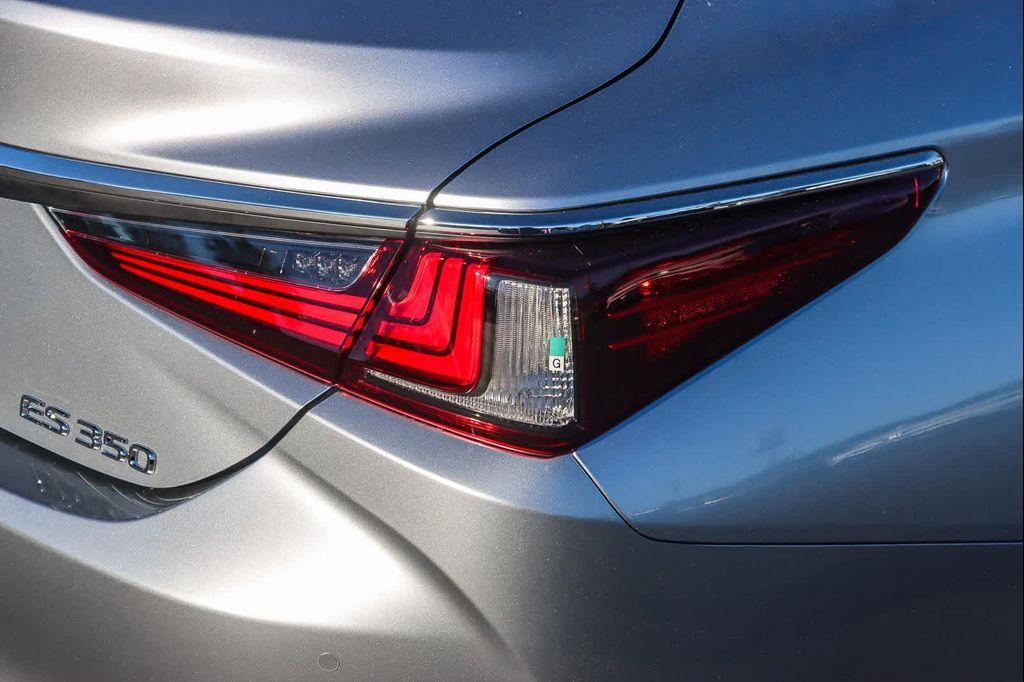 new 2025 Lexus ES 350 car, priced at $48,114