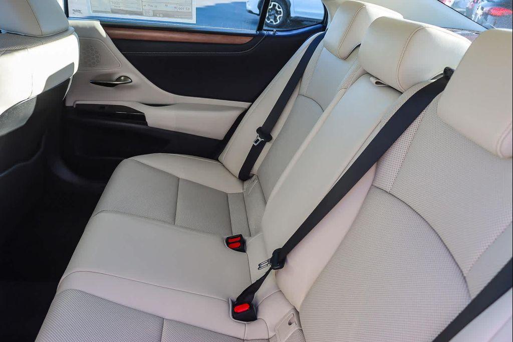 new 2025 Lexus ES 350 car, priced at $48,114
