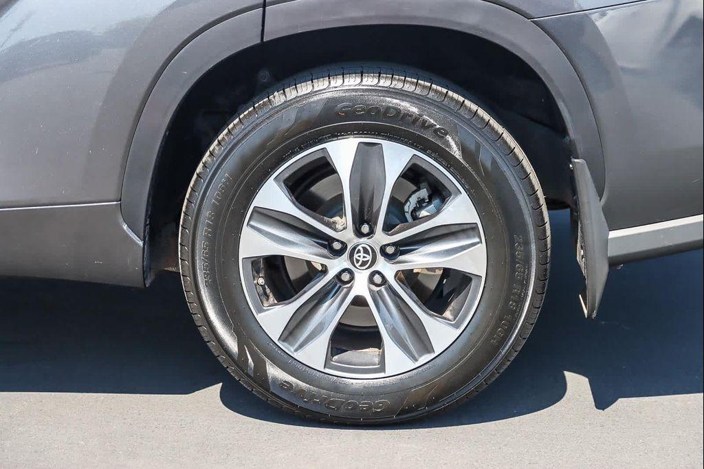 used 2023 Toyota Highlander car, priced at $31,765