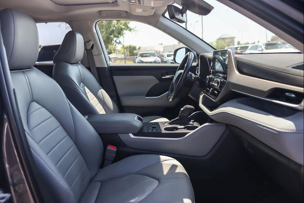 used 2023 Toyota Highlander car, priced at $31,765