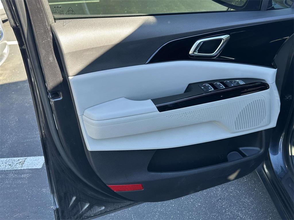 used 2022 Kia Carnival car, priced at $29,171