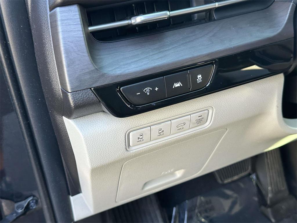 used 2022 Kia Carnival car, priced at $29,171