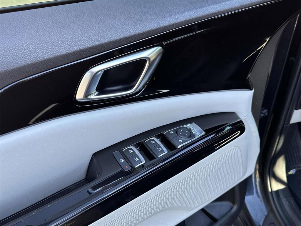 used 2022 Kia Carnival car, priced at $29,171
