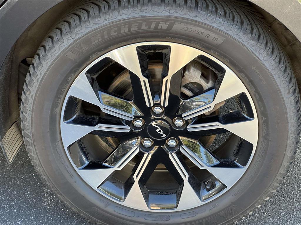 used 2022 Kia Carnival car, priced at $29,171