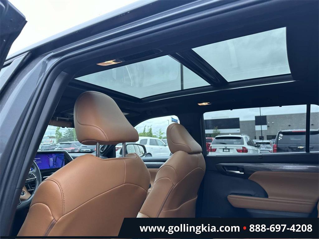 used 2023 Toyota Highlander Hybrid car, priced at $44,195