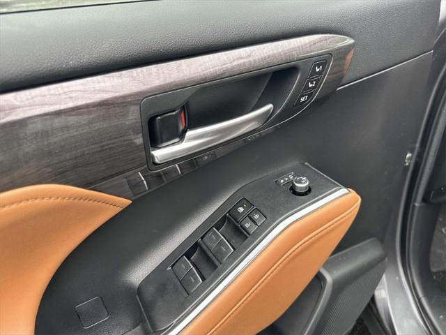used 2023 Toyota Highlander Hybrid car, priced at $46,995