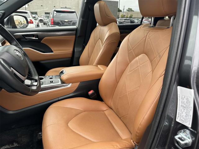 used 2023 Toyota Highlander Hybrid car, priced at $46,995
