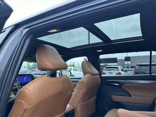 used 2023 Toyota Highlander Hybrid car, priced at $46,995