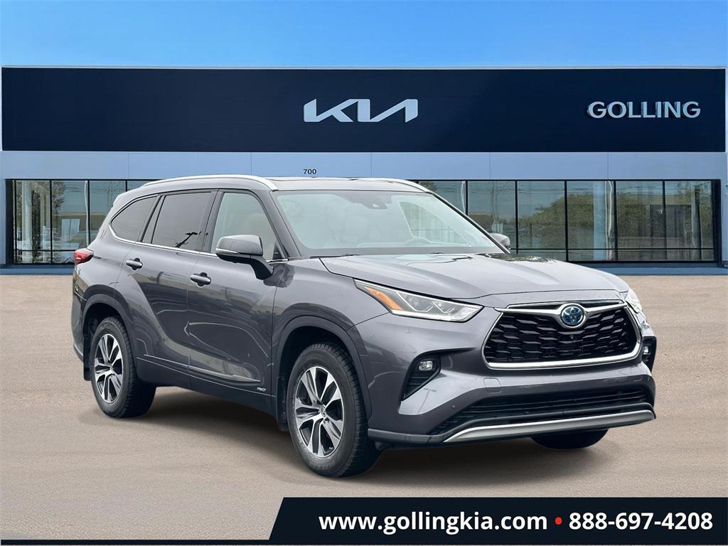 used 2023 Toyota Highlander Hybrid car, priced at $44,195