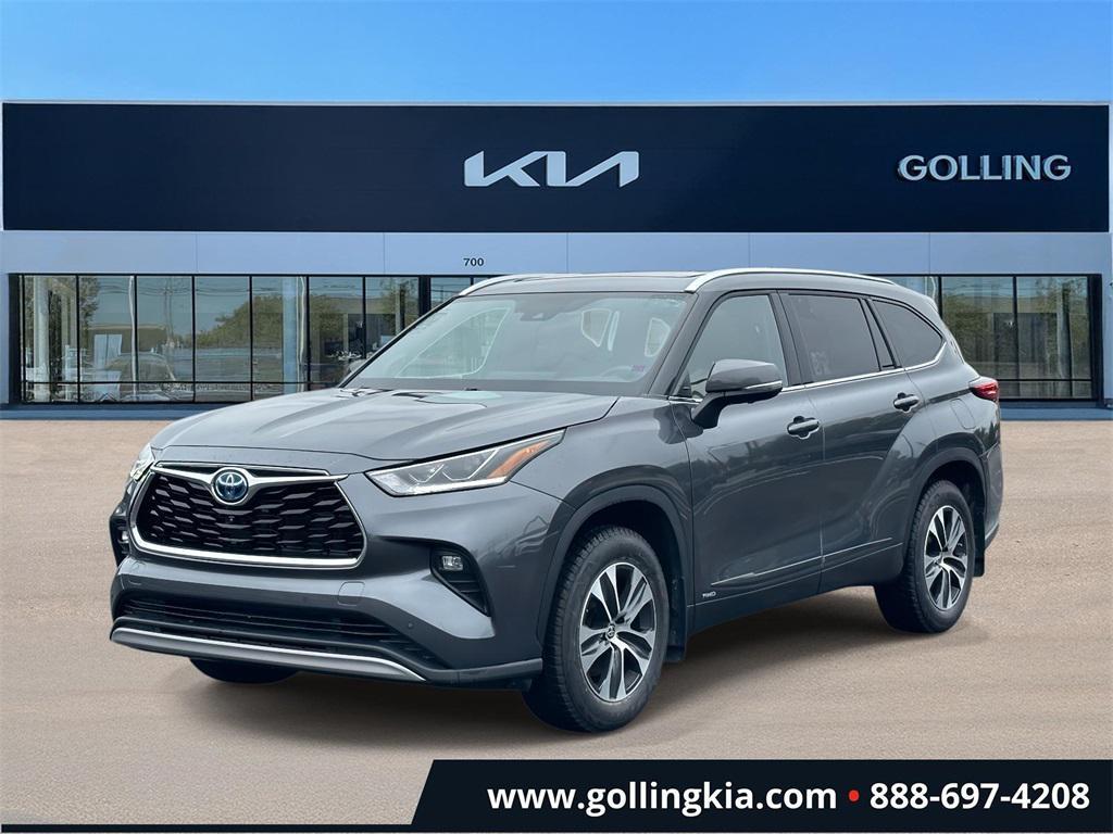 used 2023 Toyota Highlander Hybrid car, priced at $44,195