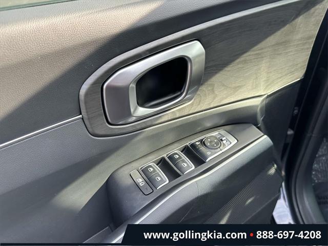 used 2025 Kia Sorento car, priced at $38,999