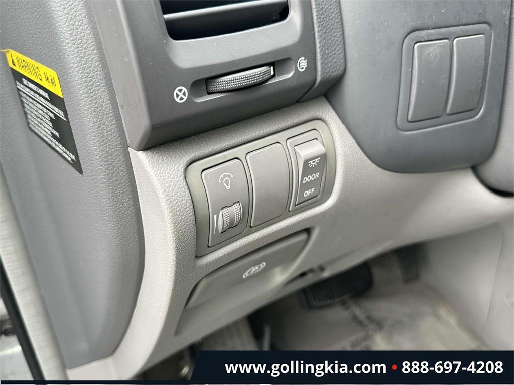 used 2006 Kia Sedona car, priced at $2,555