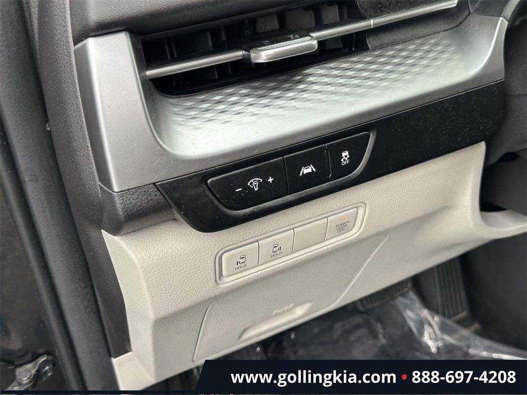 used 2023 Kia Carnival car, priced at $30,232