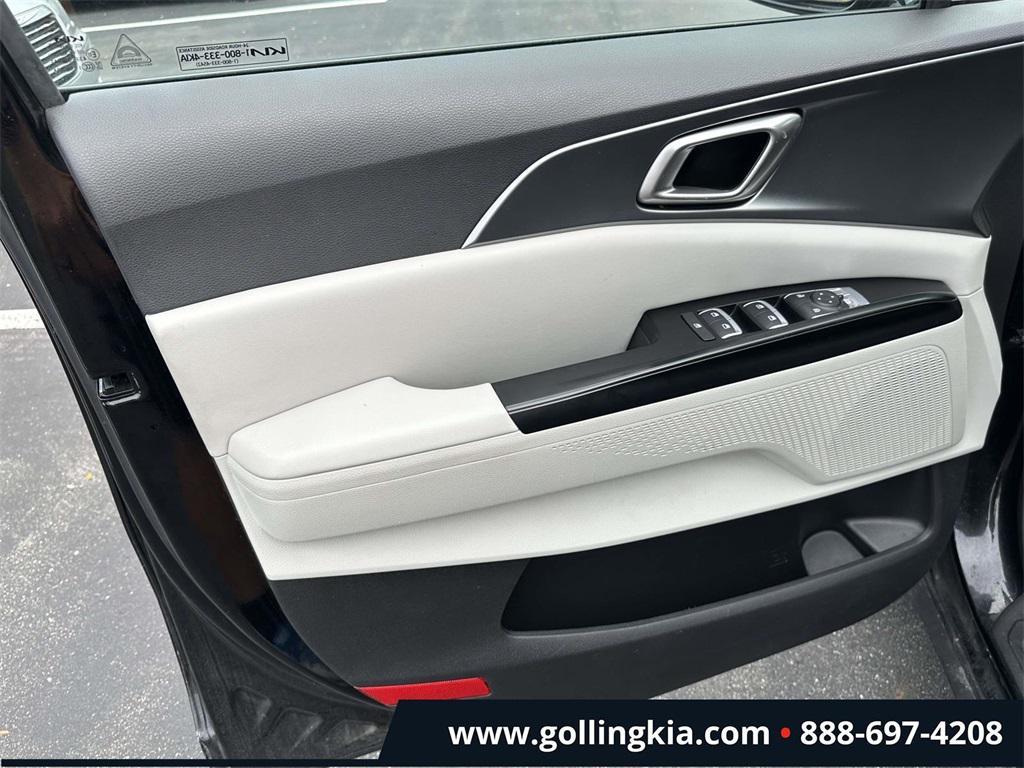 used 2023 Kia Carnival car, priced at $30,232