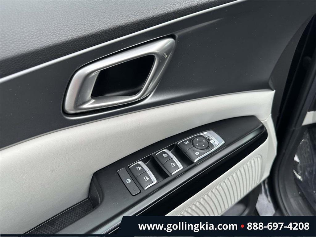 used 2023 Kia Carnival car, priced at $30,232