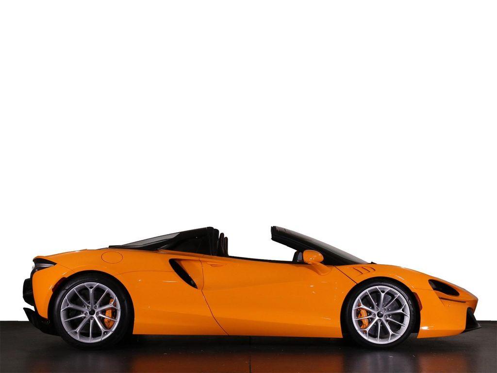 new 2025 McLaren Artura car, priced at $314,908