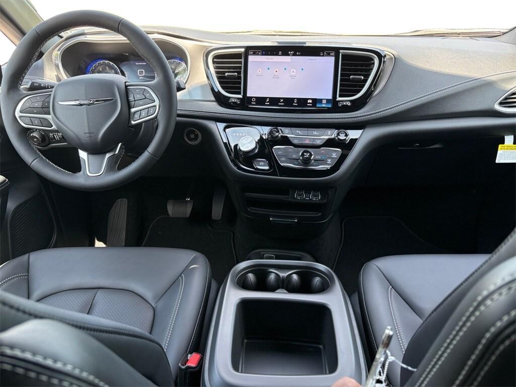 new 2025 Chrysler Pacifica car, priced at $41,752