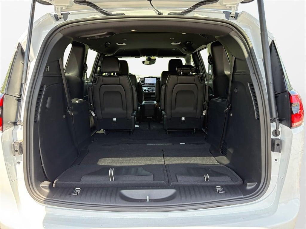 new 2025 Chrysler Pacifica car, priced at $41,752