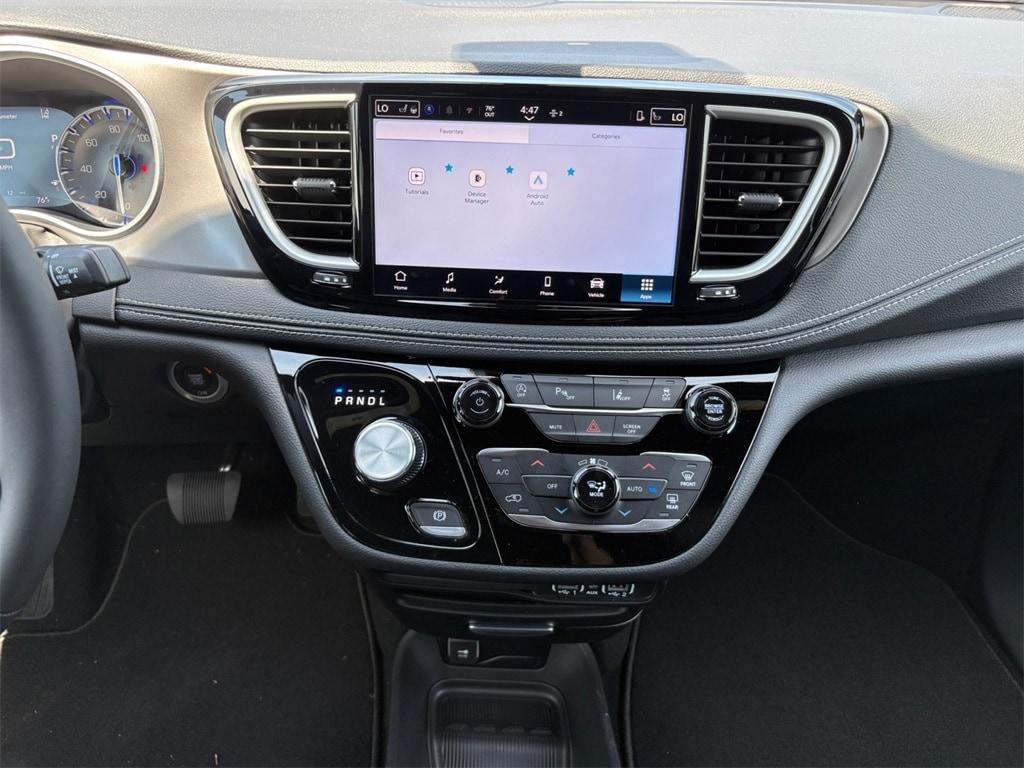 new 2025 Chrysler Pacifica car, priced at $41,752