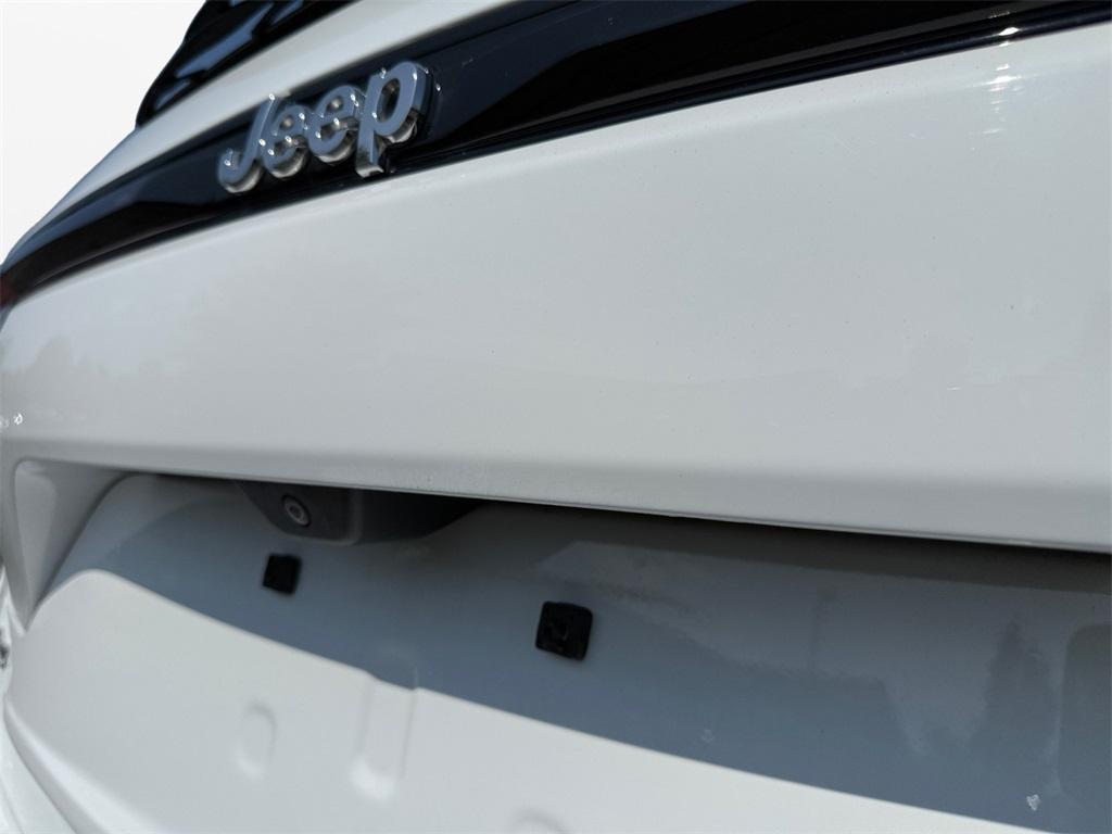 used 2022 Jeep Grand Cherokee car, priced at $32,899
