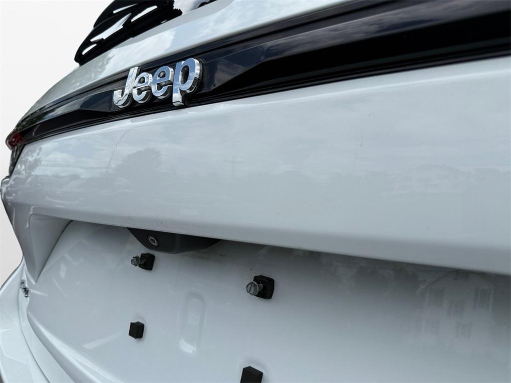 used 2022 Jeep Grand Cherokee car, priced at $34,999