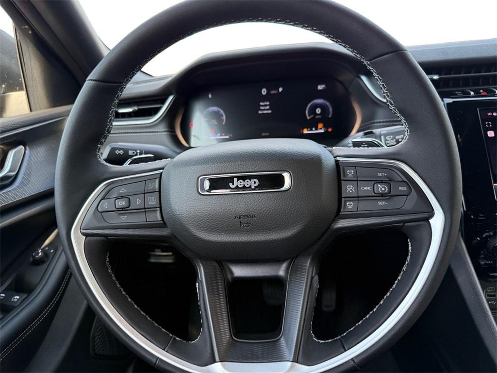 new 2025 Jeep Grand Cherokee car, priced at $41,095