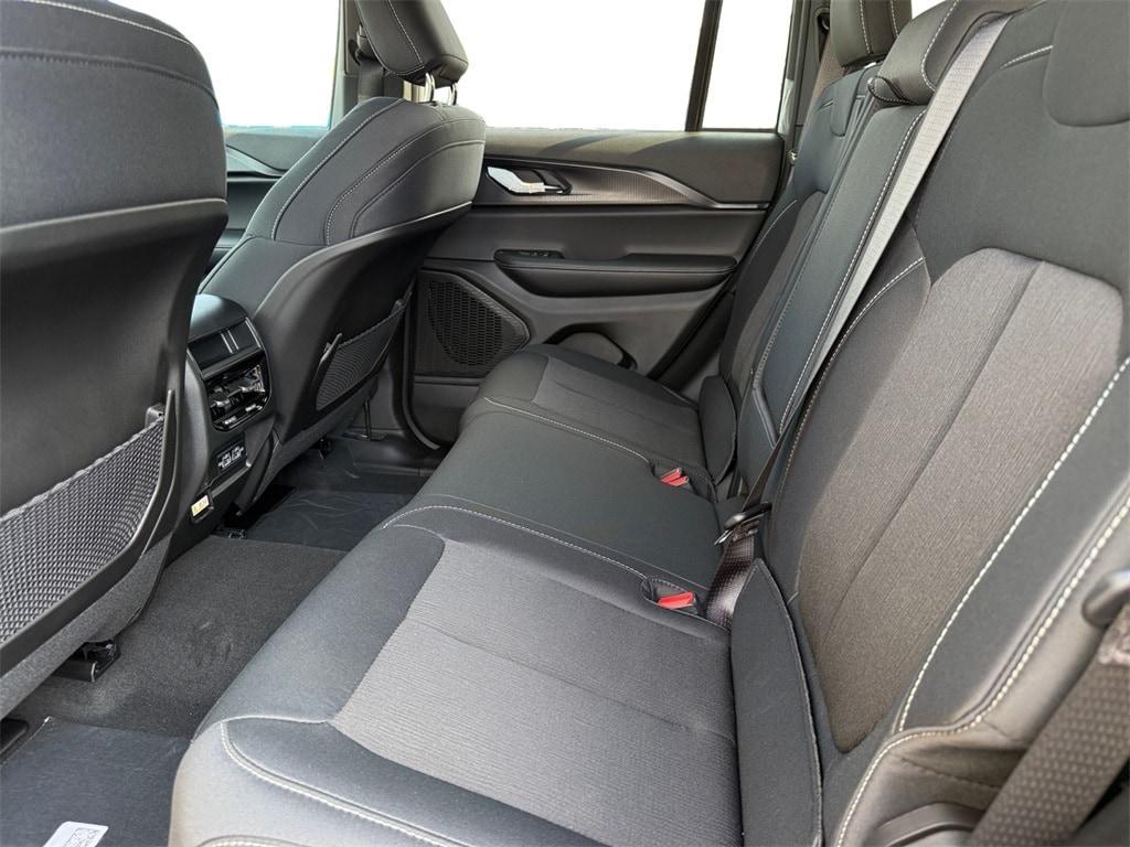 new 2025 Jeep Grand Cherokee car, priced at $41,095