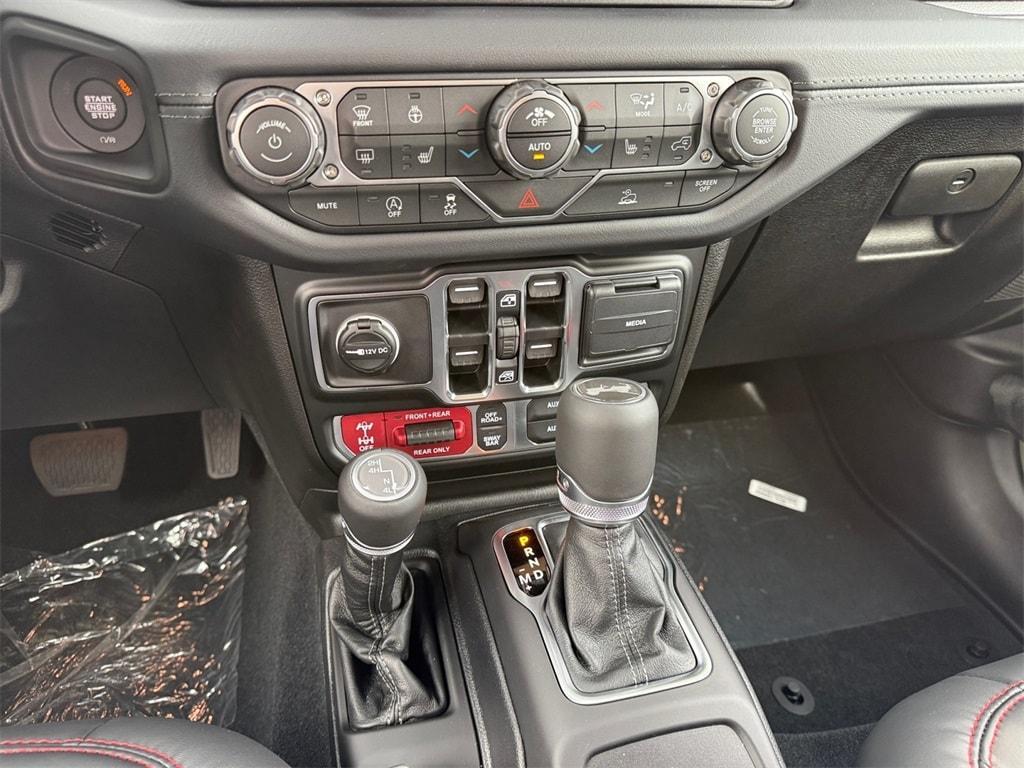 new 2025 Jeep Wrangler car, priced at $68,675