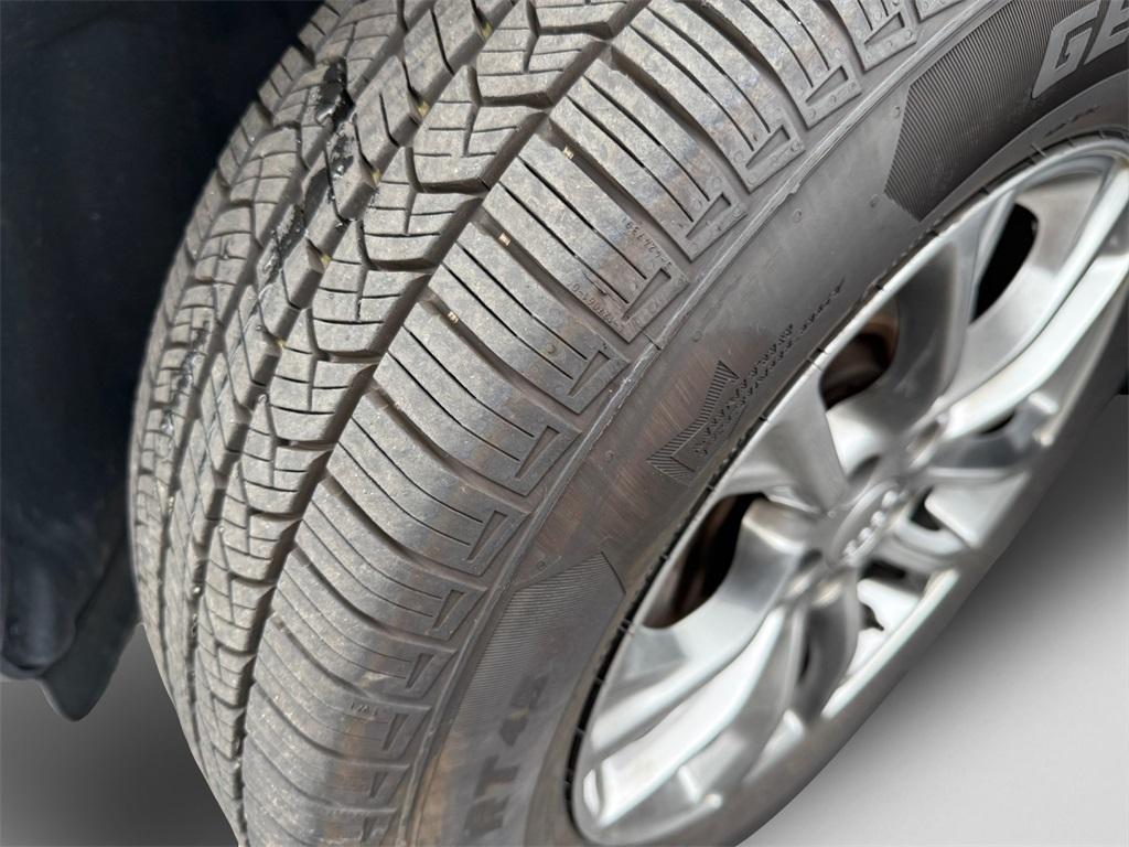 used 2019 Jeep Cherokee car, priced at $15,500