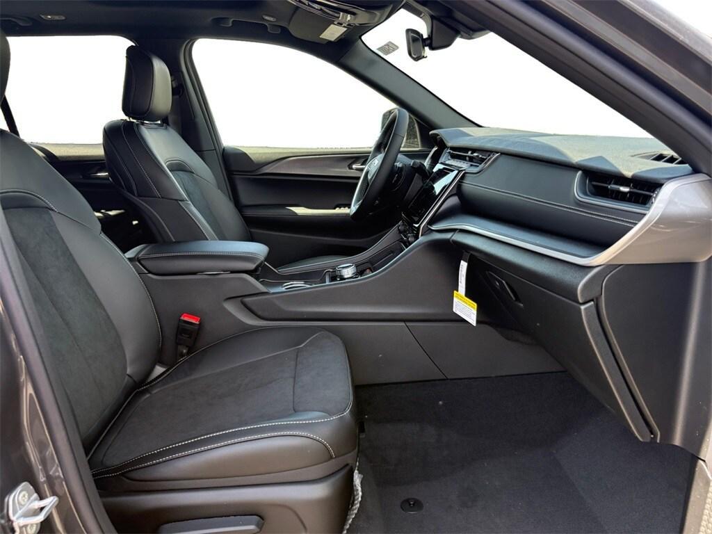new 2025 Jeep Grand Cherokee car, priced at $44,230