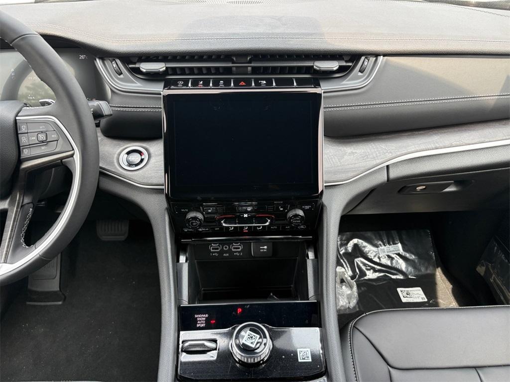 new 2025 Jeep Grand Cherokee car, priced at $48,171