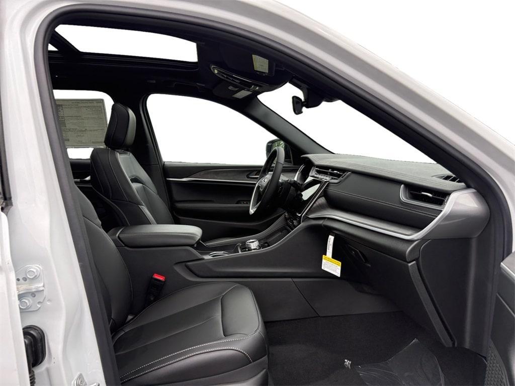 new 2025 Jeep Grand Cherokee car, priced at $49,526