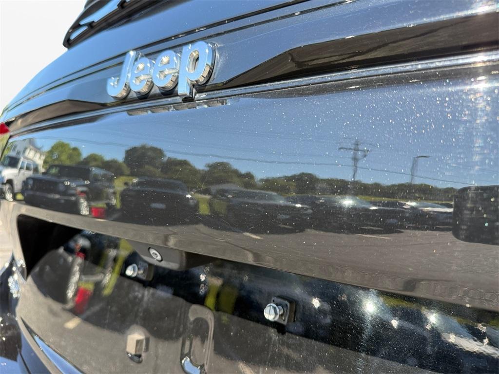 used 2022 Jeep Grand Cherokee car, priced at $34,499