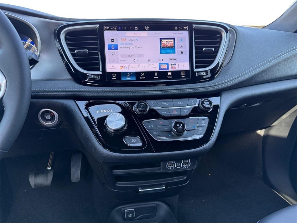 new 2025 Chrysler Pacifica car, priced at $46,563