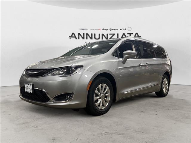 used 2017 Chrysler Pacifica car, priced at $15,550