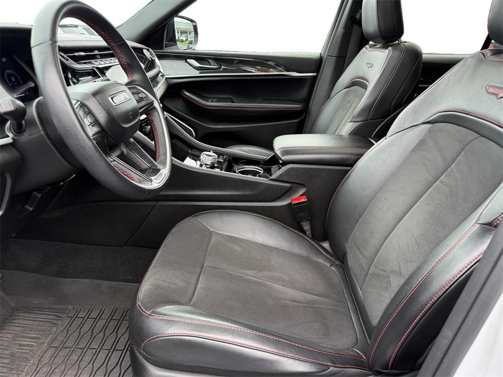 used 2022 Jeep Grand Cherokee car, priced at $34,799