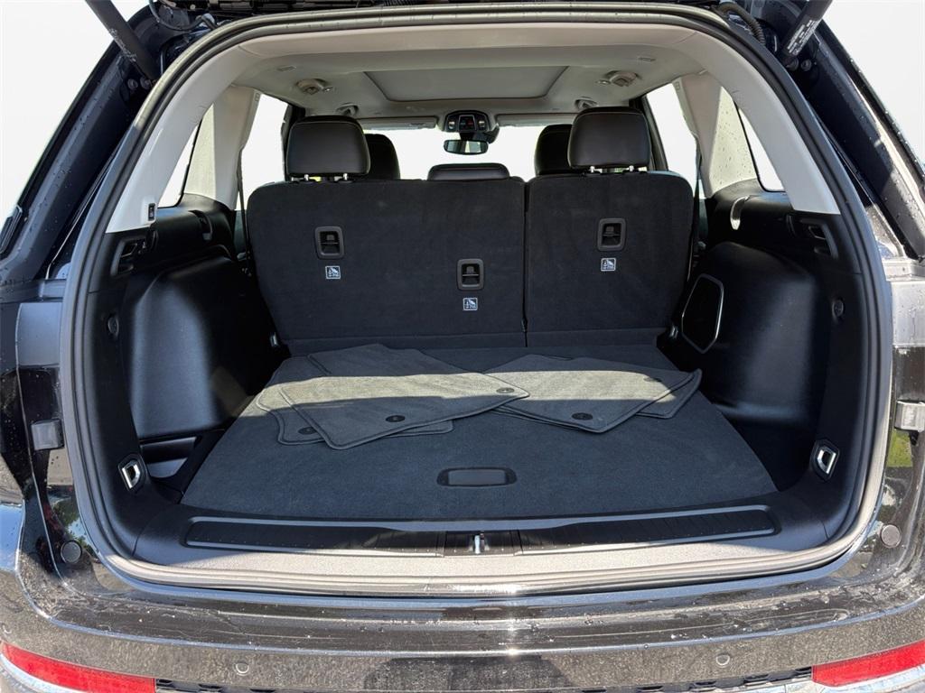 used 2022 Jeep Grand Cherokee car, priced at $33,999