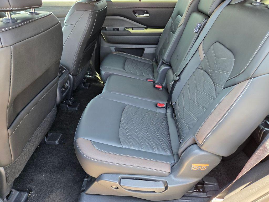 new 2025 Nissan Pathfinder car, priced at $46,727