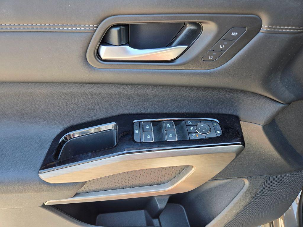 new 2025 Nissan Pathfinder car, priced at $46,727