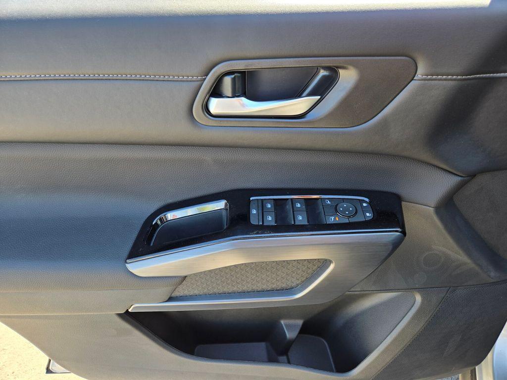new 2025 Nissan Pathfinder car, priced at $40,109