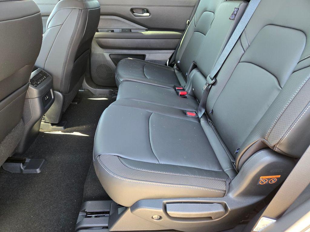 new 2025 Nissan Pathfinder car, priced at $40,109