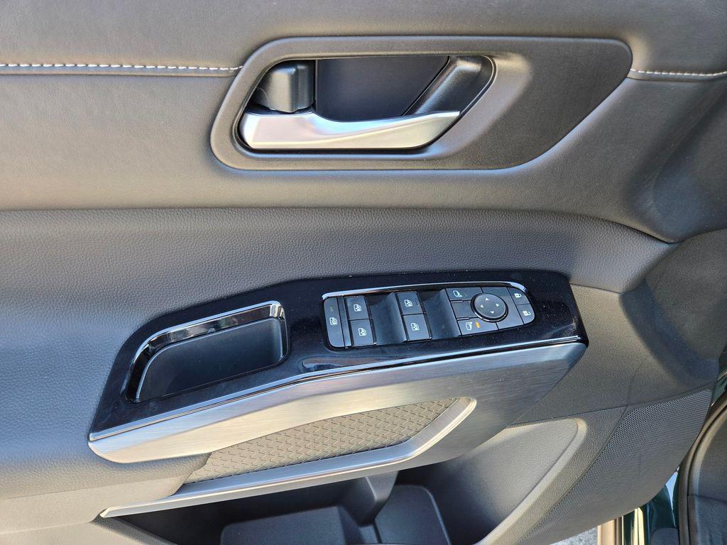new 2025 Nissan Pathfinder car, priced at $40,130