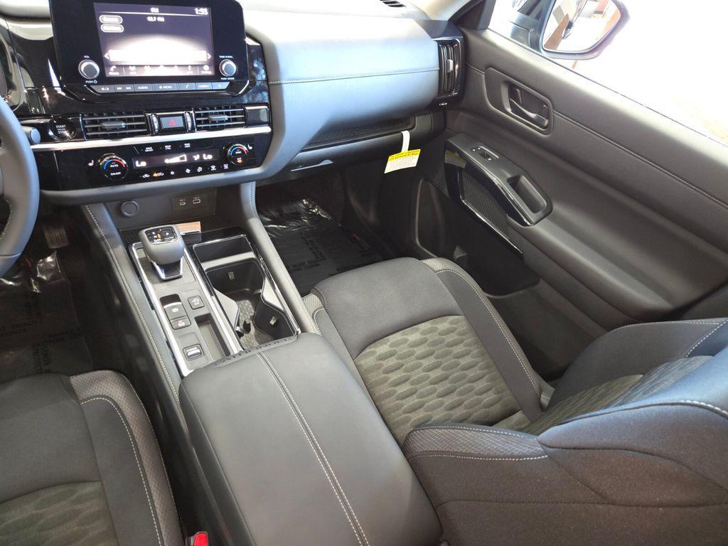 new 2025 Nissan Pathfinder car, priced at $33,605