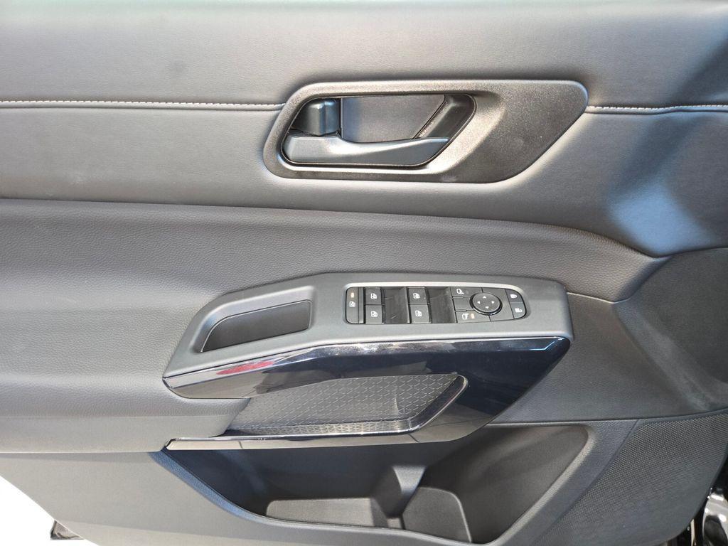 new 2025 Nissan Pathfinder car, priced at $33,605