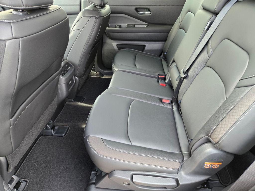 new 2025 Nissan Pathfinder car, priced at $41,922