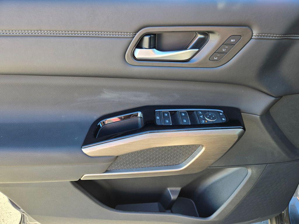 new 2025 Nissan Pathfinder car, priced at $44,267