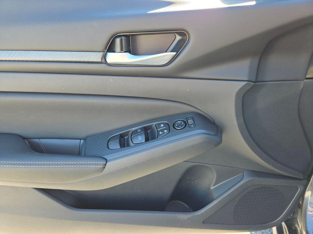 new 2025 Nissan Altima car, priced at $26,981