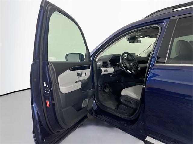 used 2023 Honda Pilot car, priced at $42,999