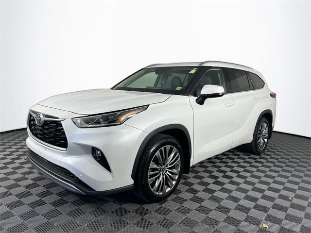 used 2022 Toyota Highlander car, priced at $41,500