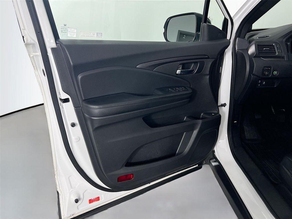 used 2022 Honda Pilot car, priced at $31,000